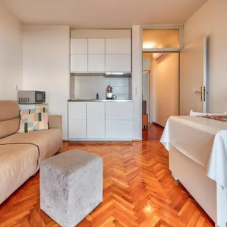 Frlan Apartment *