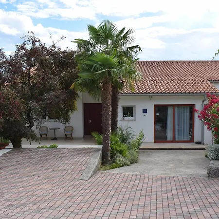 Frlan Apartment *